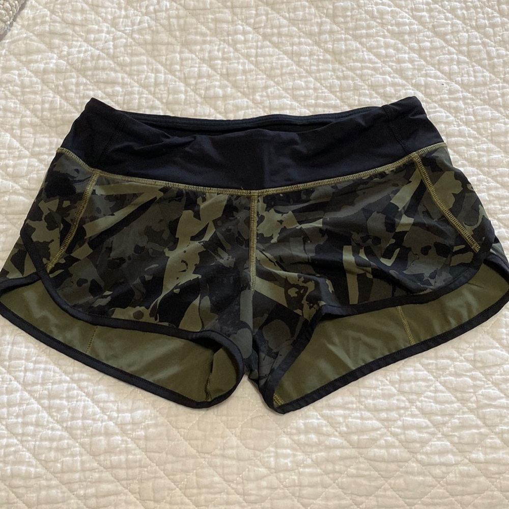 Lululemon shorts size 4